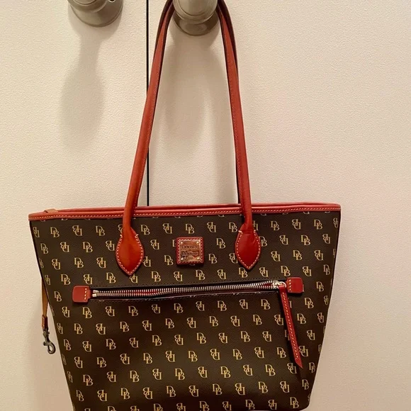 Beautiful Dooney and Bourke large purse with registration card. - Picture 16 of 16